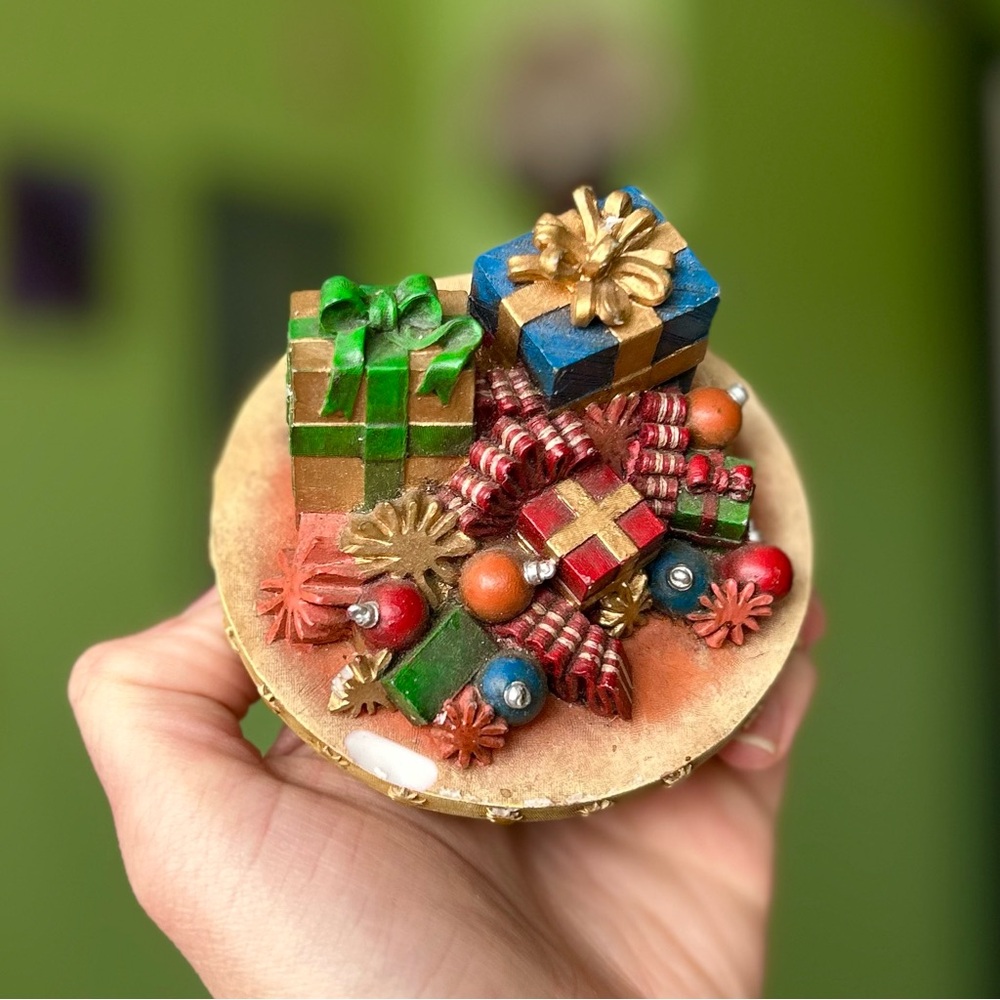 VTG 3D Textured Christmas Presents Holiday Unique Accent Decor Figurine Trinket - Picture 9 of 11